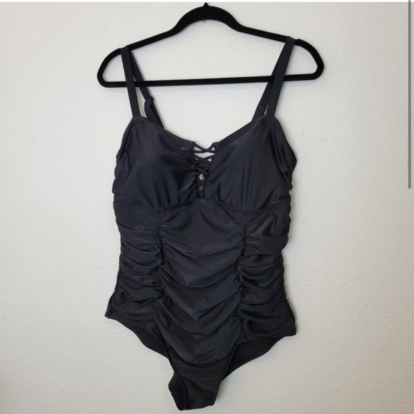 Torrid Swimsuit Lattice Front Cage - One Piece Ruched Retro Wireless za. - Picture 7 of 16